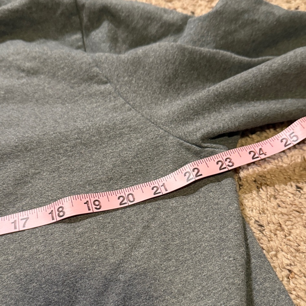 Patagonia Men's Heather Gray Hoodie - Picture 4 of 7
